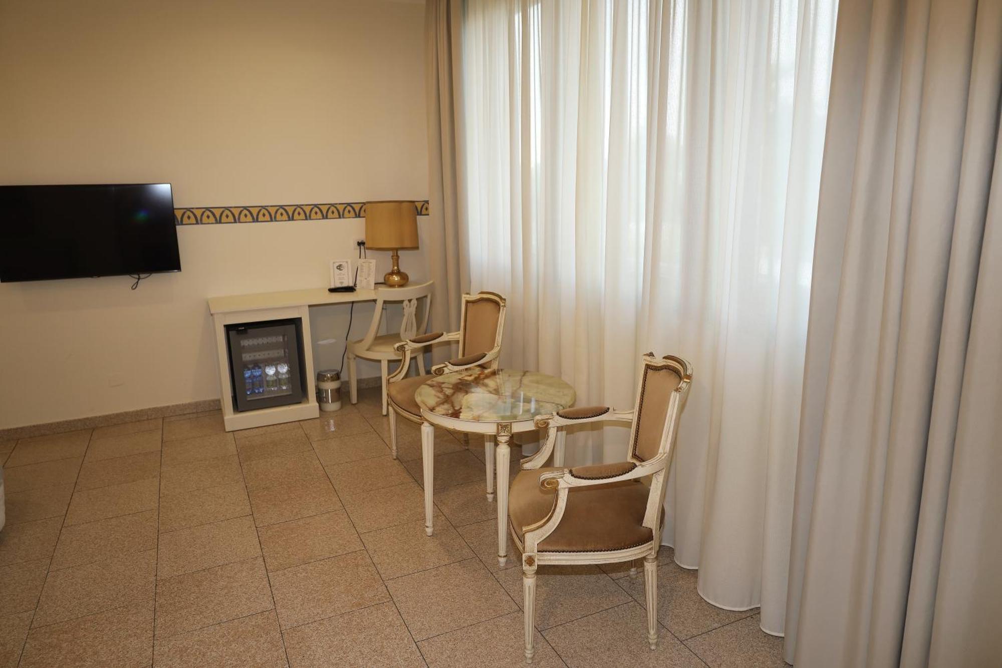 Hotel Ristorante Continental Osio Sotto Buitenkant foto