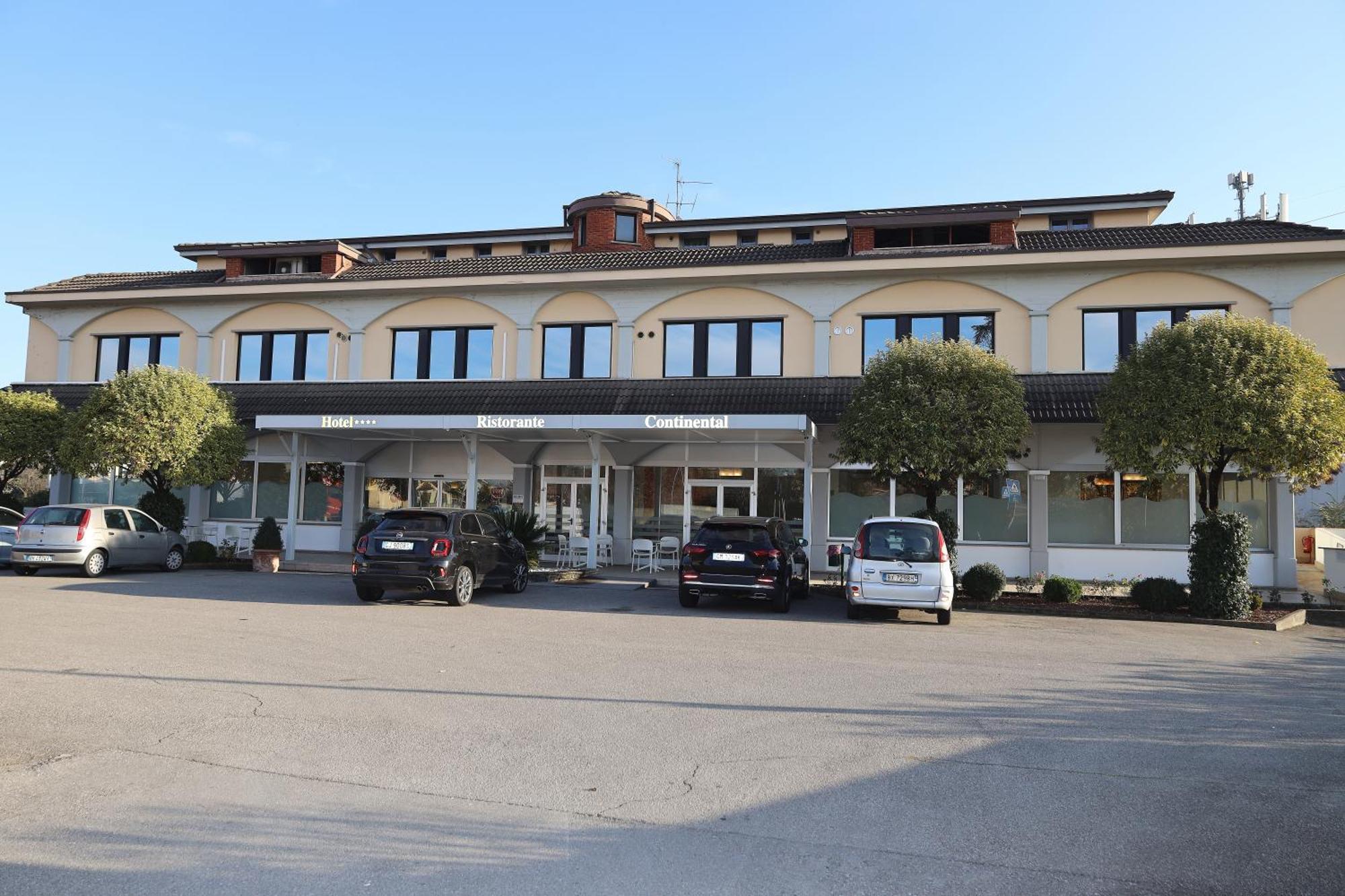 Hotel Ristorante Continental Osio Sotto Buitenkant foto